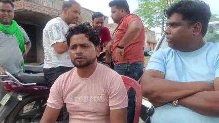 कोडरमा: झारखंड के कोडरमा जिले में प्रवासी मजदूर के साथ मारपीट, वीडियो हुआ वायरल
