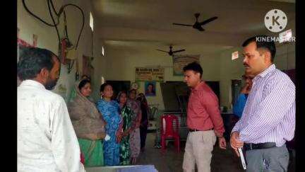 केसीजी जिले के कलेक्टर ने ग्राम संडी में मां बम्लेश्वरी महिला दुग्ध उत्पादक सहकारी समिति मर्यादित का किया भ्रमण