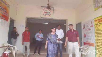 कुरूद: ग्राम पंचायत भोथली और कंडेल के साख सहकारी समिति में खाद बीज उपलब्धता का जिला पंचायत सीईओ ने किया औचक निरीक्षण