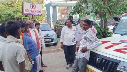 बांसवाड़ा: बडबड़ीया गांव में बाइक को अज्ञात वाहन ने मारी टक्कर, गर्भवती महिला की मौत, बेटा और पिता घायल