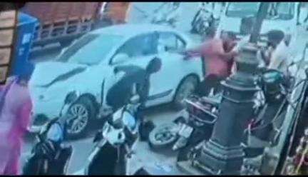 नरेन्द्रनगर: तपोवन में ओवर स्पीड कार ने टेंपो को पीछे से मारी टक्कर, लोगों ने ड्राइवर को निकाला, पुलिस मौके पर पहुंची