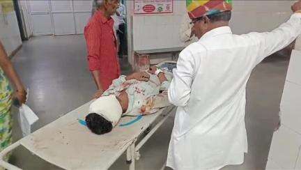 डूंगरपुर: बटका फला गांव में बोडा मोड़ पर बाइक फिसलने से बाइक सवार गंभीर रूप से घायल, जिला अस्पताल में इलाज जारी