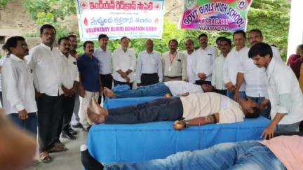 నిజామాబాద్ సౌత్: రక్తదానం చేసి ప్రాణదాతలు కండి, నగరంలో నిర్వహించిన రక్తదాన శిబిరంలో DEO ఆశోక్
