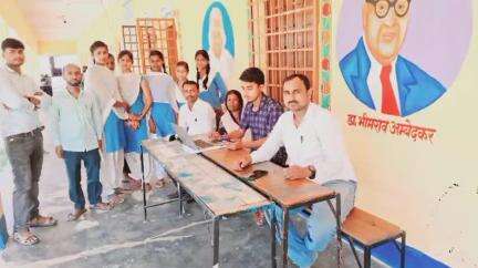 मरौना: सामुदायिक स्वास्थ्य केंद्र मरौना द्वारा प्रोजेक्ट गर्ल हाई स्कूल बेलही में आयुष्मान कार्ड शिविर का आयोजन