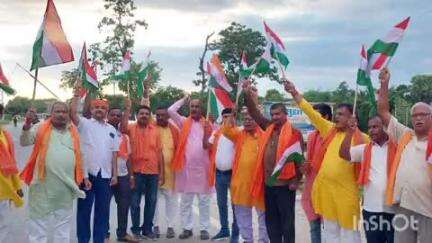 हरलाखी: उमगांव बजार में हरलाखी मंडल भाजपा कार्यकर्ताओं ने निकाली तिरंगा यात्रा