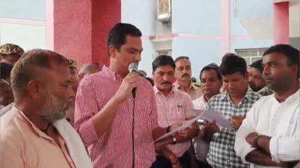 कोल: नगर निगम सेवा भवन में नगर आयुक्त ने दिया आश्वासन, सफाई कर्मचारियों का शोषण बर्दाश्त नहीं किया जाएगा