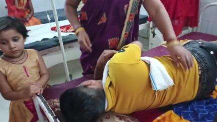 पन्ना: इंद्रपुरी कॉलोनी में पड़ोसियों ने बुराई के शक में दो भाइयों को पीटा