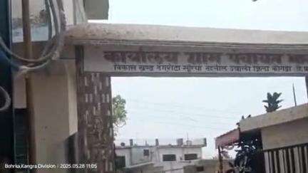 नूरपुर: पब्लिक एप्प की खबर का असर, भाली में विभाग ने हैंडपम्प को पुनः चलाने का काम शुरू किया