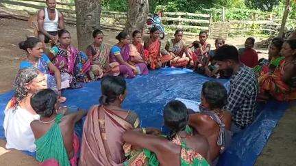କୋଟପାଡ: ଜିଲ୍ଲାପାଳଙ୍କୁ ଭେଟିବା ପାଇଁ କସାପକନା ଗାଁରେ  ଗୁରୁତ୍ୱପୂର୍ଣ୍ଣ ବୈଠକ ଅନୁଷ୍ଠିତ l
