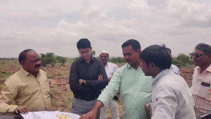అవుకు మండలంలో సోలార్ ప్రాజెక్టుల కొరకు భూములను పరిశీలించిన జాయింట్ కలెక్టర్ విష్ణు చరణ్
