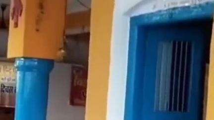 नवाबगंज: बाराबंकी के रेलवे स्टेशन स्थित मंदिर में मिला पुजारी का शव, गमछे से पंखे में लटक कर दी जान