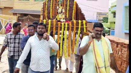 ବଲାଙ୍ଗୀର: ବଲାଙ୍ଗିର ସାଗରପଡା ଶ୍ରୀ ଶ୍ରୀ ବାଲୁଙ୍କେଶ୍ୱର ବାବା ଶିବ ମନ୍ଦିର ର ପ୍ରସିଦ୍ଧ ୪୭ ତମ ଶୀତଳ ଷଷ୍ଠି ପାଇଁ ଗୃହ ପ୍ରବେଶ