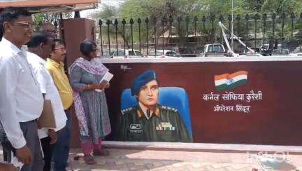 बीकानेर: जिला उद्योग संघ की आर्ट गैलरी का कलेक्टर ने किया दौरा, हुई प्रभावित