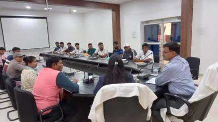अलीराजपुर: ज़िले में पुलिस अधीक्षक राजेश व्यास की अध्यक्षता में पुलिस कंट्रोल रूम में टेलेंट सर्च की समीक्षा बैठक आयोजित