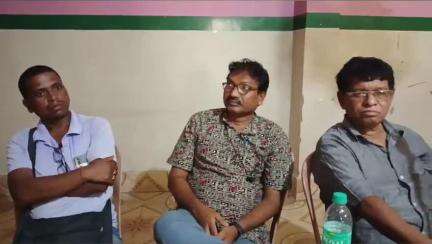 গাজোল: বামন গোলা মোড় সংলগ্ন এলাকায় ১ টি বেসরকারি লজে উত্তরবঙ্গ ইউনাইটেড আদিবাসী সংগঠনের পক্ষ থেকে জরুরী এক সভা অনুষ্ঠিত হয়