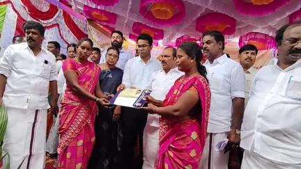 உளுந்தூர்பேட்டை: தமிழ்நாடு அரசு விளிம்பு நிலை மக்களுக்கு அரனாக திகழ்ந்து வருவதாக பரிந்தல் கிராமத்தில் நடைபெற்ற மக்களுடன் முதல்வர் திட்ட முகாமில் அமைச்சர் கணேசன் பேச்சு
