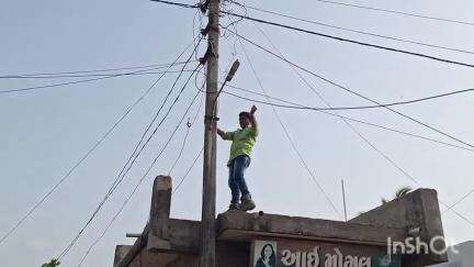 કેશોદ: કેશોદમાં જુદી જુદી જગ્યાએ અસામાજિક તત્વોના ત્રણ ગેરકાયદેસર બાંધકામ તોડી પાડતાં શહેરમાં ફફડાટ