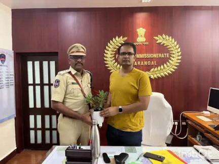 పోలీస్ కమిషనర్ ను మర్యాదపూర్వకంగా కలిసిన క్రైమ్స్ ఏసిపి