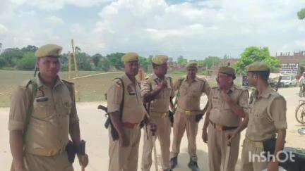 नौतनवा: हरदीडाली चौराहे पर संदिग्धों और घुसपैठियों को लेकर पीएसी जवान मुश्तैद