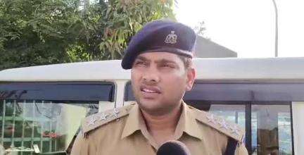 गोरा बाजार में पोस्टमार्टम के बाद परिजनों ने शव को सड़क पर रखकर किया हंगामा, सीओ सिटी ने जारी किया बयान