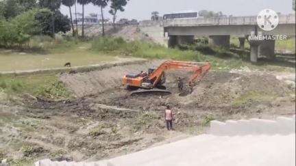 गोरौल: जल संसाधन विभाग द्वारा गोढियां वाया नदी की साफ़-सफ़ाई ज़ोर-शोर से जारी
