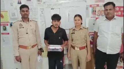 मथुरा: वृंदावन में पुलिस ने शातिर मोबाइल चोर को किया गिरफ्तार, 7 मोबाइल फोन बरामद