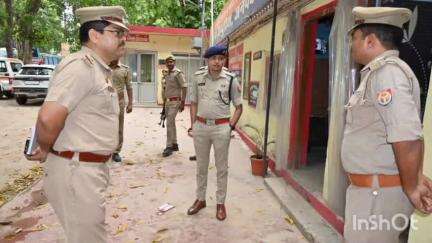 महाराजगंज: पुलिस अधीक्षक ने सिंदुरिया थाने का किया आकस्मिक निरीक्षण