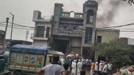 चांदपुर: नूरपुर में कबाड़े के बंद पड़े गोदाम में लगी भीषण आग, लाखों रुपए का हुआ नुकसान