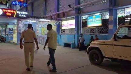 बेगूसराय: नीमा चांदपूरा थाने की पुलिस ने शराब के नशे में युवक को किया गिरफ्तार, मेडिकल टेस्ट के लिए सदर अस्पताल लाई