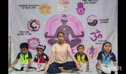 टिकारी: टिकारी के MIS में बच्चे समर कैंप में सीख रहे योग, सामाजिक सरोकार की भी मिल रही जानकारी
