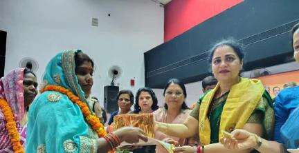 शाहजहांपुर: गन्ना शोध संस्थान सभागार में महिला सशक्तिकरण सम्मेलन का आयोजन, पूर्व सांसद सुनीता दुग्गल रहीं मौजूद