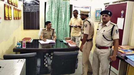 दरभंगा: वरीय पुलिस अधीक्षक ने यातायात थाना में सड़क दुर्घटना के लंबित मामलों की समीक्षा की