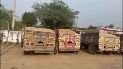 कोटड़ी: बड़लियास पुलिस ने अवैध बजरी खनन पर की कार्रवाई, 6 ट्रैक्टर-ट्रॉली किए ज़ब्त