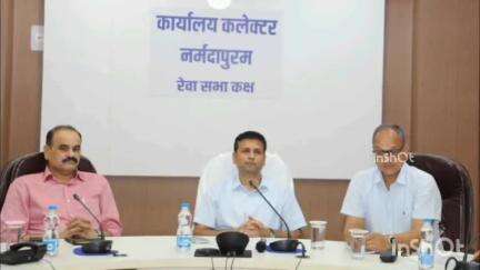 नर्मदापुरम कलेक्ट्रेट में कमिश्नर ने कैबिनेट बैठक की तैयारी के लिए अधिकारियों को दायित्व सौंपे