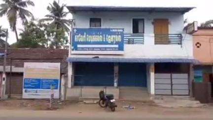 குடவாசல்: நகர் பகுதியில் உள்ள தனியார் மருந்தகத்தில் அரசால் தடை செய்யப்பட்ட ஹான்ஸ் உள்ளிட்ட பொருட்கள் விற்பனை