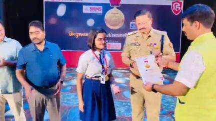 शाहजहांपुर: गांधी भवन में पुलिस अधीक्षक राजेश द्विवेदी ने हाईस्कूल व इंटरमीडिएट के मेधावी विद्यार्थियों को किया सम्मानित