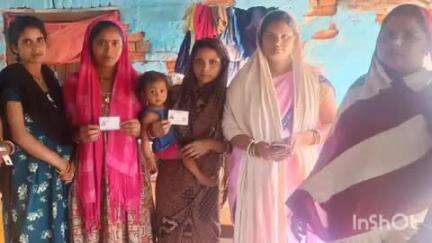 राजापाकर: राजापाकर प्रखंड क्षेत्र की विभिन्न पंचायतों में युद्ध स्तर पर बन रहा है आयुष्मान कार्ड