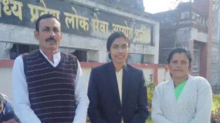 पवई: पवई निवासी कमलेश रजक की पुत्री वैशाली रजक बनीं सहायक प्राध्यापक