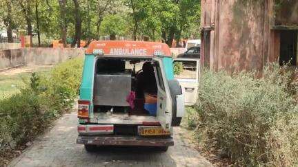 मथुरा: कानपुर से ब्रज दर्शनों को गई 65 वर्षीय महिला की उपचार के दौरान हुई मौत, पुलिस ने पोस्टमार्टम कर शव परिजनों को सौंपा