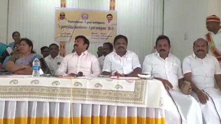 காரியமங்கலம்: அடிலம் கிராமத்தில் 'உழவர் தேடி வேளாண்மை-உழவர் நலத்துறை' திட்ட தொடக்க விழாவில் ஆ.மணி MP நலத்திட்ட உதவிகளை வழங்கினார்
