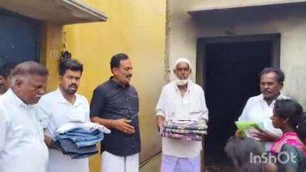சோளிங்கர்: எருக்கந்தொட்டி கிராமத்தில் தீயில் வீடு எரிந்து பாதிக்கப்பட்டவரிடம் நிவாரணத் தொகை வழங்கிய அதிமுக மேற்கு மாவட்ட செயலாளர்