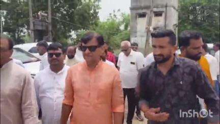 ડભોઇ: ડભોઇ તાલુકાના પંચાયત ઘર તથા તલાટી આવાસના એક કરોડ 75 લાખના ખર્ચે વિવિધ કામોનું ભૂમિ પૂજન ધારાસભ્યશ્રીના વરદ હસ્તે કરાયું.