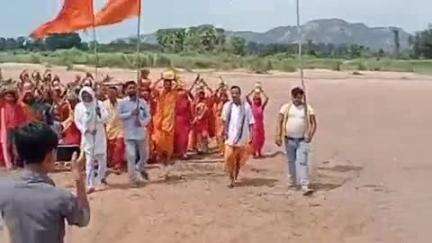 जरमुण्डी: बाबा बरदानी नाथ में भव्य कलश शोभा यात्रा के साथ श्रीमद् भागवत कथा का शुभारंभ