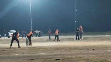 राजपुर: राजपुर में हो रहे फ्लड लाइट क्रिकेट टूर्नामेंट के क्वार्टर फाइनल में बलरामपुर की टीम ने जीती