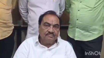 जळगाव: मला राष्ट्रवादीमध्ये येण्याची ऑफर होती अशी माहिती माजी मंत्री एकनाथ खडसे यांनी जिल्हा बँकेत दिली
