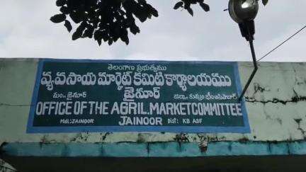 అసిఫాబాద్: జైనూర్‌లో ధాన్యం కొనుగోలు కేంద్రాన్ని ప్రారంభించిన DCO రాథోడ్ బిక్కు