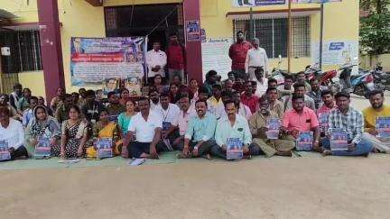 ಕೊರಟಗೆರೆ: ಪಟ್ಟಣದಲ್ಲಿ 3ನೇ ದಿನಕ್ಕೆ ಕಾಲಿಟ್ಟ ಪೌರನೌಕರರ ಮುಷ್ಕರ, ಜನಪ್ರತಿನಿಧಿಗಳ ಬೆಂಬಲ