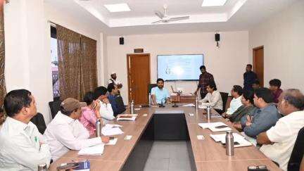 అసిఫాబాద్: విద్యార్థులలో గుణాత్మక మార్పులు తీసుకురావాలి: జిల్లా కలెక్టర్ వెంకటేష్ ధోత్రే