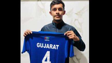 વલસાડ: શહેરના અતુલ ખાતે રહેતા યુવક આકાશ રાઠોડનો ગુજરાતની રાષ્ટ્રીય કક્ષાની ફૂટબોલ ટીમમાં ખેલાડી તરીકેની પસંદગી કરાઈ
