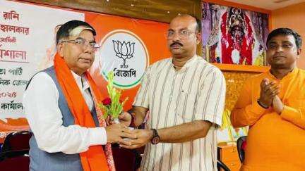 সিউড়ি ১: সিউড়ির বিজেপি জেলা কার্যালয়ে বীরভূম জেলা বিজেপির পক্ষ থেকে একাধিক কর্মসূচির আয়োজন